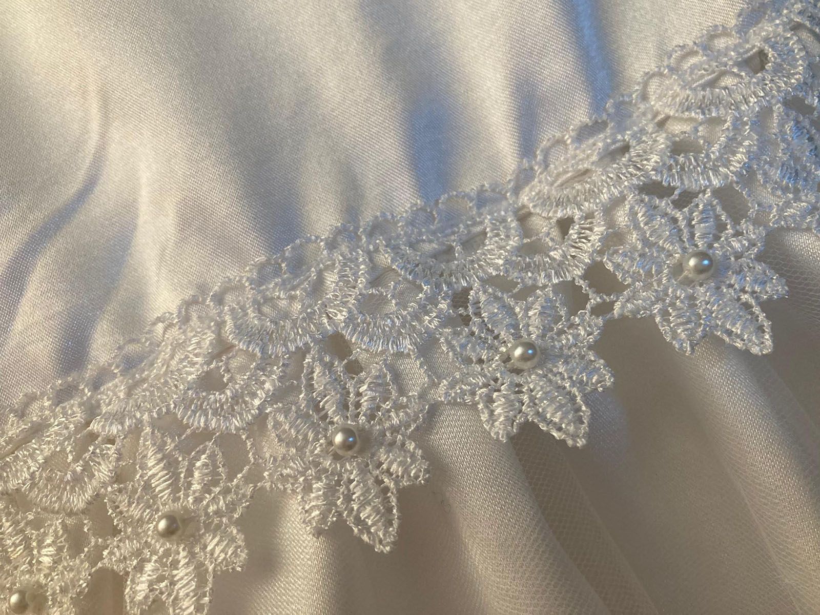 Spitzenbordure Taufkleid